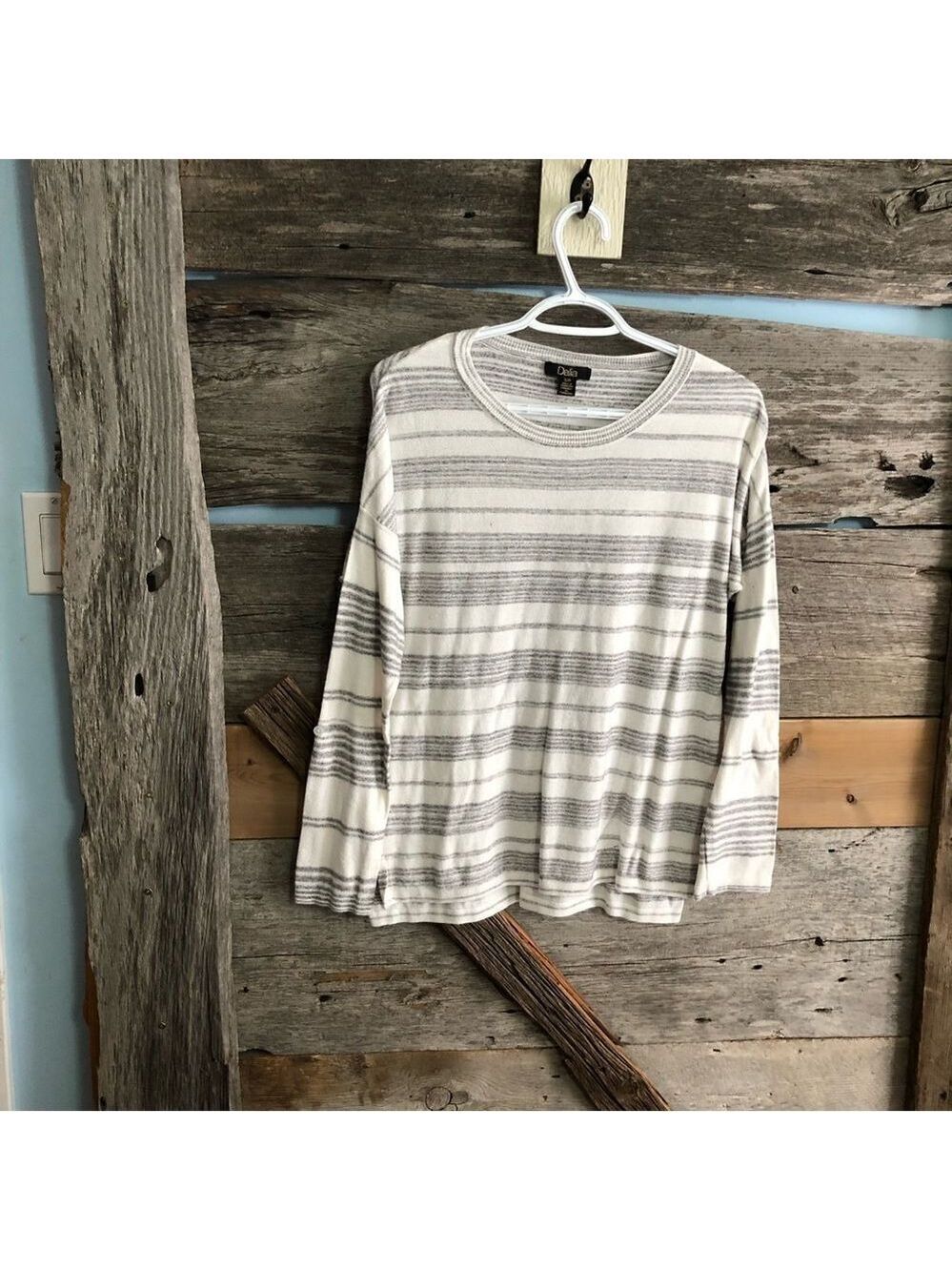 DALIA size small white/Grey striped sweater